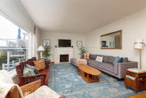 Cozy Retro Home with Bay & City Views - Image 4