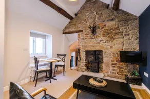 Deacon's Retreat Peak District - Image 2