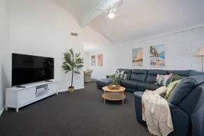 SeaBreeze at Ettalong Spacious Coastal Retreat - Image 3