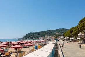 Indigo on the sea beachfront/beach promenade - Image 4