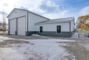 Patio & Parking! Modern Bunkhouse Near Lake Erie - Image 4