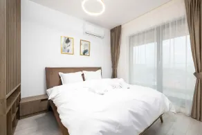 Opalwood Modern Studio - Modern Chic Comfort - Image 5