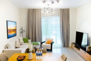 Stylish 2BR Apartment in Yas - Image 3