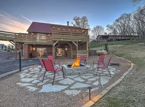 2BR 2BA Lakefront Gem – Decks, Docks & Sunsets - Image 2