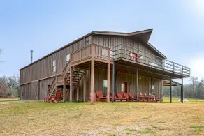 4,800-sq-ft Cabin w/ Creek Access in Caulfield - Image 2