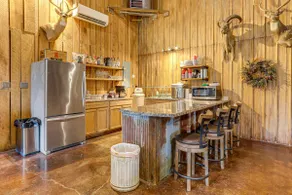 4,800-sq-ft Cabin w/ Creek Access in Caulfield - Image 5