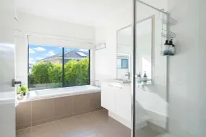 Contemporary Family Living at 4 Seafarer Way - Image 5