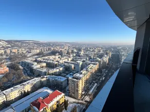 YIN 22nd Floor Panoramic View & King Bed, Parking - Image 4