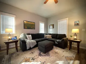 Updated Downtown Marion,Walk to Tower Square, 2BR - Image 3