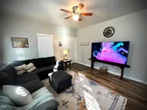 Updated Downtown Marion,Walk to Tower Square, 2BR - Image 5