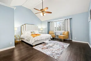 Golden Haven Stylish 5BR Modern Home 4 Baths - Image 4