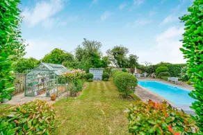 House & Annexe Sleeps 18 Heated Pool - Image 2