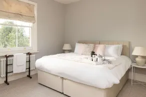 House & Annexe Sleeps 18 Heated Pool - Image 3