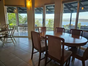 Elegant 4BR Escape in Tasmania Wine Region - Image 5