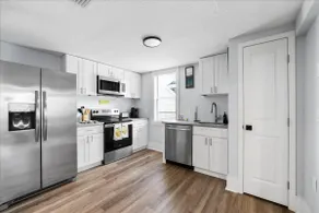 Walk Everywhere Dwntwn- Sweet Lemon Stay w/ Pets - Image 4