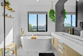 The Hilltop: Breathtaking LA Views & Putting Green - Image 3