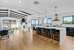 The Hilltop: Breathtaking LA Views & Putting Green - Image 2
