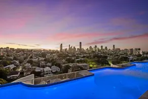 Gabba Retreat - Rooftop Pool & Stunning City View - Image 4