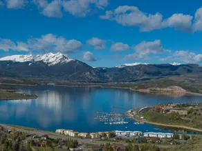 On Lake, Deck! Pool, Hot Tubs. Walk to Coffee, Amphitheater, Marina, Parks - Image 5