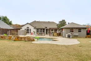 Group-friendly Burleson Getaway w/ Outdoor Oasis - Image 2