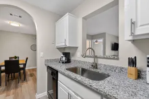 Comfy stay with patio and laundry near Atlanta - Image 3