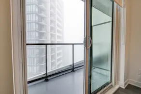 Stylish Skyview Condo in Kitchener Downtown - Image 5