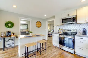 1 Mi to Historic Dtwn: Dog-friendly Everett Home! - Image 4