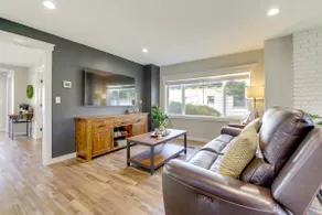 1 Mi to Historic Dtwn: Dog-friendly Everett Home! - Image 3