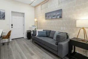 Stylish King Studio Minutes to Train U1 - Image 4