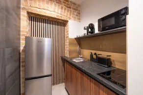 The Parkside ground-floor apartment with street parking - Image 4