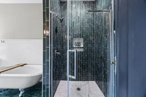 Vermilion Suite, Heirloom Hotel Collection - Image 5