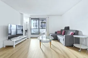 Modern 2 bedroom next to Stampede, 17th w Parking - Image 1