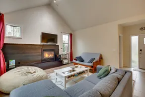 Walk to Autzen Stadium, 3 Mi to UO! Home w/ Patio - Image 5