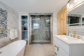 Ocean Views and Modern Flair Newly Renovated - Image 2