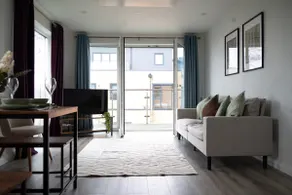 2BR Apartment Near Outlet & Station with Lift - Image 2