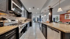 Spacious 6BR House | Sleeps 15 | 1GB|WD | Galleria - Image 3