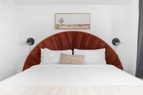 Lodgeur | 2BR w/ 2 En-Suite Baths | Near UNT - Image 2