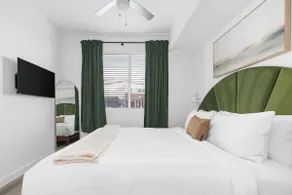 Lodgeur | 2BR w/ 2 En-Suite Baths | Near UNT - Image 4