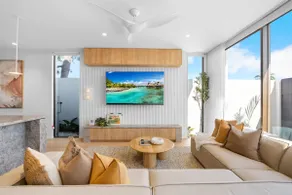 Surfers Paradise 3 Bedroom Luxury Villas with Garage - Image 2