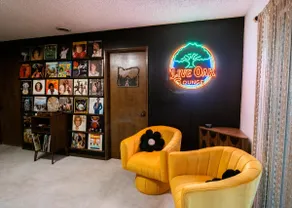Entire Home 1970s Retro Retreat* Game Room* Lounge - Image 3