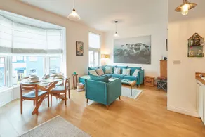 Saltburn Centre 3-Bed 3-Bath Apartment - Image 5
