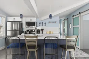 Modern Waterfront Apt with Bay Views - Image 3