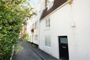 Marine Gardens - Central - by Brighton Holiday Lets - Image 2