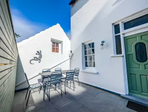 Cottage Marine: 2 chambres, 6 couchages, situé au centre, à proximité de la mer, espace extérieur, parking, WiFi - Image 4