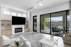 Northshore Luxe Pool House Glenelg North - Image 4