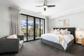 Northshore Luxe Pool House Glenelg North - Image 3