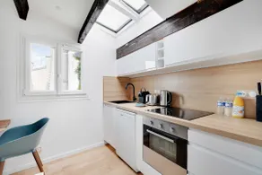 Stunning Duplex 1BR/4P – Notre-Dame Cathedral - Image 4