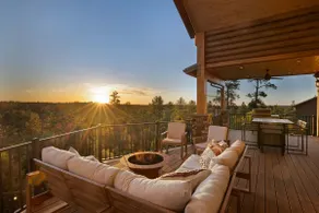 HÓZHÓ | White Mountains Cabin | Hot Tub and Arcade - Image 5