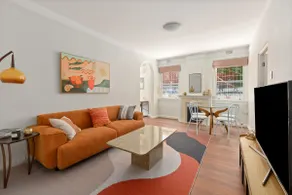 Elegant Art Deco 2BR Apartment in Prime Rose Bay - Image 2