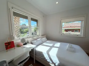 Burwood 4BR Family Home | Fast WiFi & Free Parking - Image 2